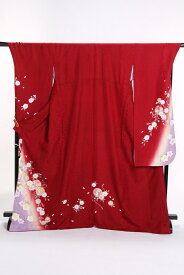 《フォーマル衣装》販売 クラレナの ワイン色 桜 手鞠 組紐 正絹 振袖 (ST379) (USED品)【中古】
