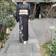 付け下げ ジュディ・オング JudyOngg 手刺繍 紅白梅図 黒色 フォーマル 茶道着物 式事 御仕立上り ガード…