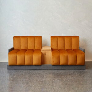 y󒍐YizBREAD SOFA \t@ [ebNX h  RN[g