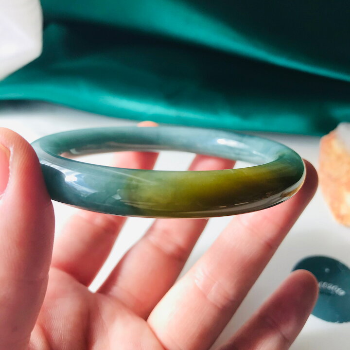 楽天市場】グアテマラ産 翡翠 ヒスイ jade バングル 一点もの 希少 