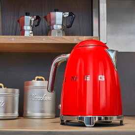 （日本正規販売店）SMEG 電気ケトル 1.7L【レッド】KLF03‐RD-JPイタリア家電ブランド【SMEG/スメッグ】レトロ デザイン おしゃれ家電 ハイブランド 空焚き防止 こぼれ防止注ぎ口 1200W スメグ ポイント10倍