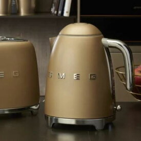 （日本正規販売店）電気ケトル 1.7L【マットシャンパンゴールド】KLF03CHMJPイタリア家電ブランド【SMEG/スメッグ】レトロ デザイン おしゃれ家電 ハイブランド 1200W スメグ (ポイント10倍)