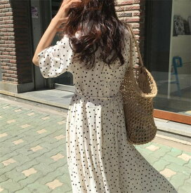 即納 ドット柄 ワンピース 秋 レディース 夏 半袖 春 きれいめ 膝下 ミモレ丈 カジュアル オフィス OL 大人 リラックス ゆったり 可愛い 体型カバー 着痩せ感up 可愛い リゾート 春秋 黒 白 お出かけ 黒白水玉