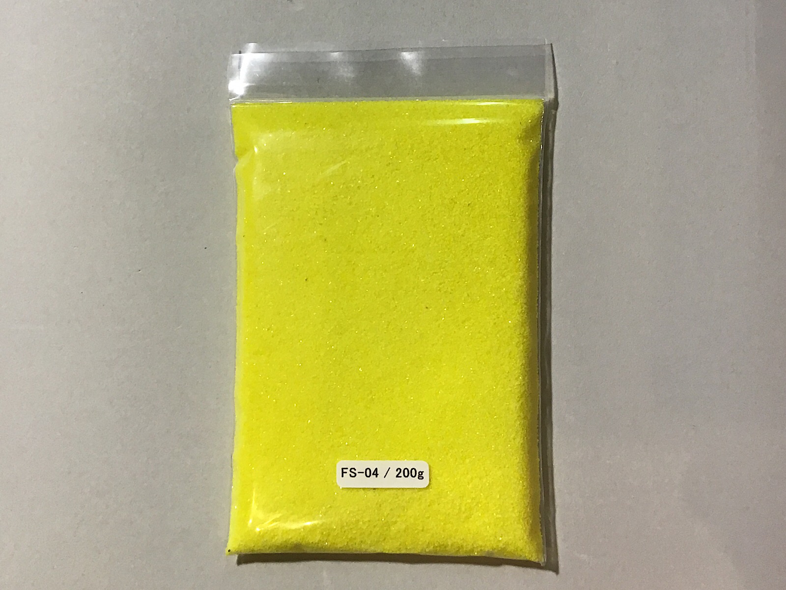 良い運気を招くと言われる黄色です 自社製 国産 カラーサンドです FS-04 200 0.5mm前後 細粒 倉 200ｇ カラーサンド イエロー セール開催中最短即日発送