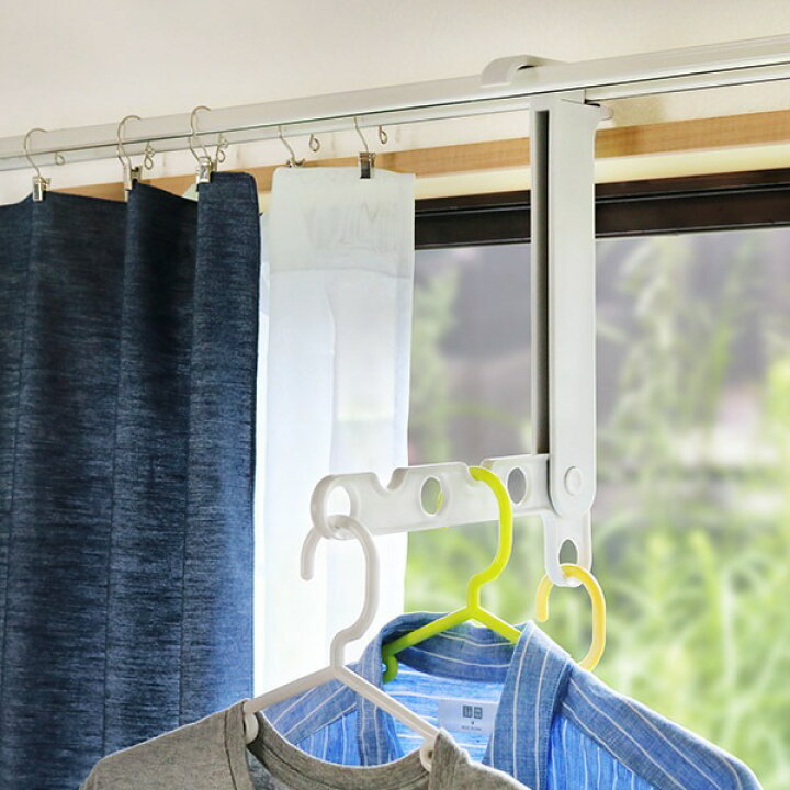 楽天市場 物干し カーテンフック 室内干し 部屋干し グッズ 洗濯ハンガー カーテンレール用 フック 省スペース 室内干しフック カーテンレール 窓 まど レール 窓際 ハンガーフック 4連 マスク干し 花粉対策 梅雨対策 洗濯 洗濯物干し 3980円以上送料無料 お