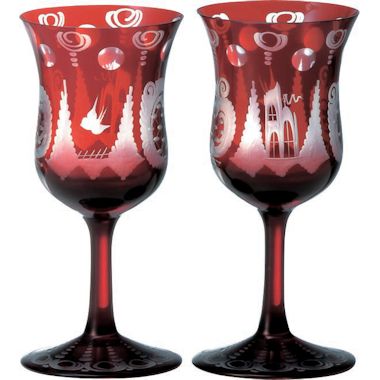 深紅の輝きと彫刻が格別 インテリアとしても ボヘミアングラス 【最安値】 Rakuten ワイングラスペア エーゲルマン