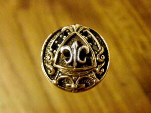 財布やジーンズにシールド百合紋章コンチョ【オニキス付き】コンチョ ボタン シルバー ジュエリー アクセサリー バッグ 小物 雑貨 シルバー925 クラフト メンズ 長財布 財布 カスタム オニ