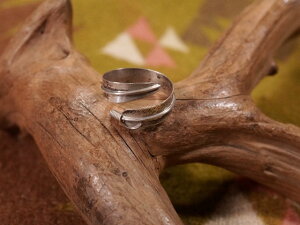 INDIAN JEWELRY : NAVAJO FEATHER RING / CfBA WG[ ioz tFU[O