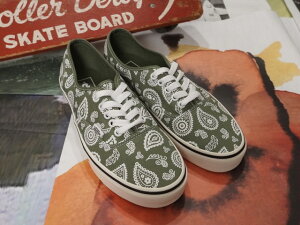 VANS AUTHENTIC gPAISLEY PRINTh / oY I[ZeBbN gyCY[ vgh