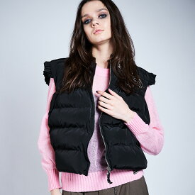 【 SALE / 40%OFF 】直営限定ITEM《 フリル パデット ベスト ブラック 》 COOLA クーラ アウター OUTER ライトアウター ジップベスト ダウンベスト ボリューム ワッペン ロゴ ハート スカル レイヤード レイヤードアイテム トップス TOPS おしゃれ レディース カジュアル
