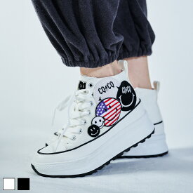 《 COOLA スマイル パッチ スニーカー ホワイト 》 クーラ シューズ 靴 SHOES SNEAKER ハイカット ハイカットスニーカー スマイリー ワッペン 厚底 厚底スニーカー サイドジップ おしゃれ レディース レディースファッション カジュアル ストリート スポーティ モード