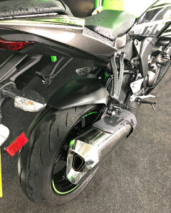 ZX-6R '19-�yPYRAMID�z�i�s���~�b�h�j �C���i�[ ���A�t�F���_�[ (HUGGER)