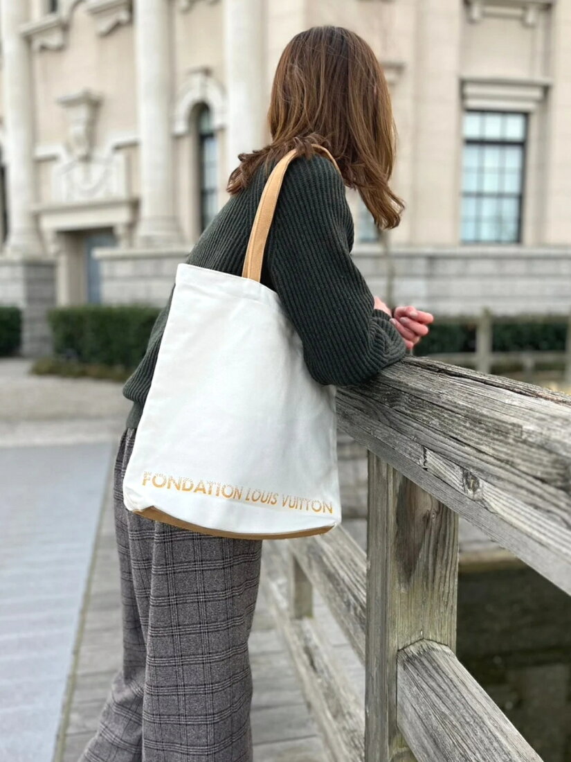 ルイヴィトン美術館限定 キャンバストートバッグ グレー ポケット付き 