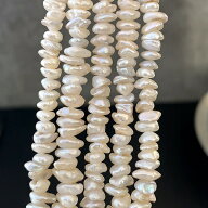 淡水パール（けし　チップ）大きさ　約1.5〜3×5.5〜7.5mm穴径　約0.4〜0.5mm