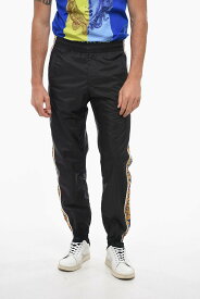 VERSACE ヴェルサーチ パンツ 10081121A05737 5U670 メンズ NYLON LA GRECA SWEATPANTS WITH SIDE CONTRASTING BANDS 【関税・送料無料】【ラッピング無料】 dk