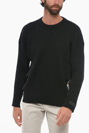 VERSACE ヴェルサーチ ニットウェア 1011790 1A08069 1B000 メンズ RIBBED WOOL PULLOVER WITH SIDE BUCKLES 【関税・送料無料】【ラッピング無料】 dk