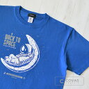 【SALE】【38%OFF】セール　COVAS GRAPHIC ユニセックス Tシャツ "バックトゥスペース" 325012-25 ロイヤルブルー 半袖 綿100% 宇宙 宇宙飛行士 プリントTシャツ デザインTシャツ グラフィックTシャツ メンズ レディース 男女兼用