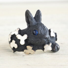 DECOvienya（デコヴィーニャ） 手作りアクセサリー 子ウサギとクローバーリング ブラック [DE-113B] ハンドメイドアクセサリー ジュエリー 動物 アニマル フィギュア 指輪 個性的 うさぎ リアル レディース メンズ 日本製 国産