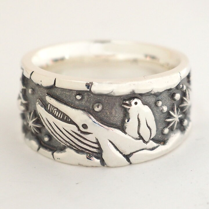 楽天市場 Moge モゲ シルバーアクセサリー 空を飛ぶ夢 クジラとペンギン シルバーリング 11mm Mo R 0 アクセサリー作家 山口光司 手作りアクセサリー ハンドメイドジュエリー ペアリング 指輪 くじら 鯨 月 星 スター 動物 アニマル メンズ レディース 日本