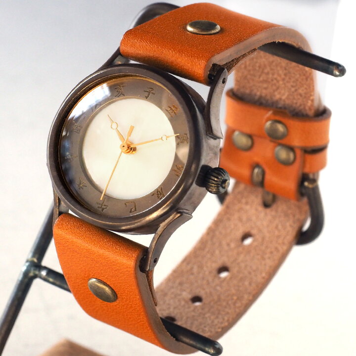 楽天市場 Vie ヴィー 手作り腕時計 和時計 メイドインジャパン シリーズ 和tch 螺鈿文字盤 白 Mサイズ Wj 001m Wh ハンドメイド腕時計 メンズ レディース アンティーク調 アンティーク調 栃木レザー 本革ベルト 和風 シェル文字盤 おしゃれ シンプル 男女兼用 日本 楽天市場 Vie ヴィー 手作り腕時計 和時計 メイドインジャパン シリーズ 和tch 螺鈿文字盤 白 Mサイズ Wj 001m Wh ハンドメイド腕時計 メンズ レディース アンティーク調 アンティーク調 栃木レザー 本革ベルト 和風 シェル文字盤 おしゃれ シンプル 男女兼用 日本