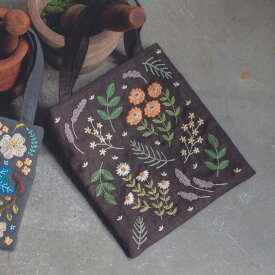 【ポイント2倍：8/11 01:59まで】 刺繍キット ｜ yulaさんの手提げ袋 （ 森の散歩 ）｜ 刺しゅう 刺繍 ししゅう フランス刺繍 手芸 キット 手芸キット 手作り ハンドメイド 手芸用品 ステッチ 大人 向け 花 フラワー 植物 人気