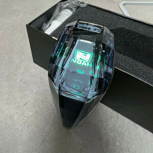 TOYOTA(トヨタ)ノア・ヴォクシーロゴ クリスタル7色イルミネーション点灯LEDシフトノブ