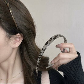 ヘアアクセサリー レディース カチューシャ ヒョウ柄 太め ワイド幅 ヘアバンド 髪飾り 髪留め 洗顔用 メイク用 普段使い デイリー 通勤用 お出かけ用 おしゃれ かわいい 高級感 軽い 軽量 痛くない 安定感 ズレにくい 快適 フィット感 髪型アレン