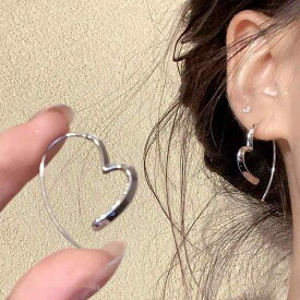 ピアス レディース スタッドピアス ハート型 両耳用 華奢 小ぶり シンプル かわいい ゴールド シルバー 両耳 アクセサリー ギフト ジュエリー エレガント きれいめ 大人かわいい おしゃれ デイリー ファッション オフィス お呼ばれ 高見え 繊細 上品