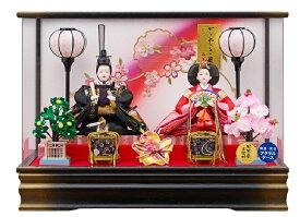 雛人形ケース飾　羽衣三五親王飾（黒金）　233－252　アクリルケース　ひな人形　お雛様　桃の節句　2人飾　二人飾　雪洞電気入り　幅53cmシリーズ　刺繍衣装　刺繍バック　オルゴール付き　コンパクト