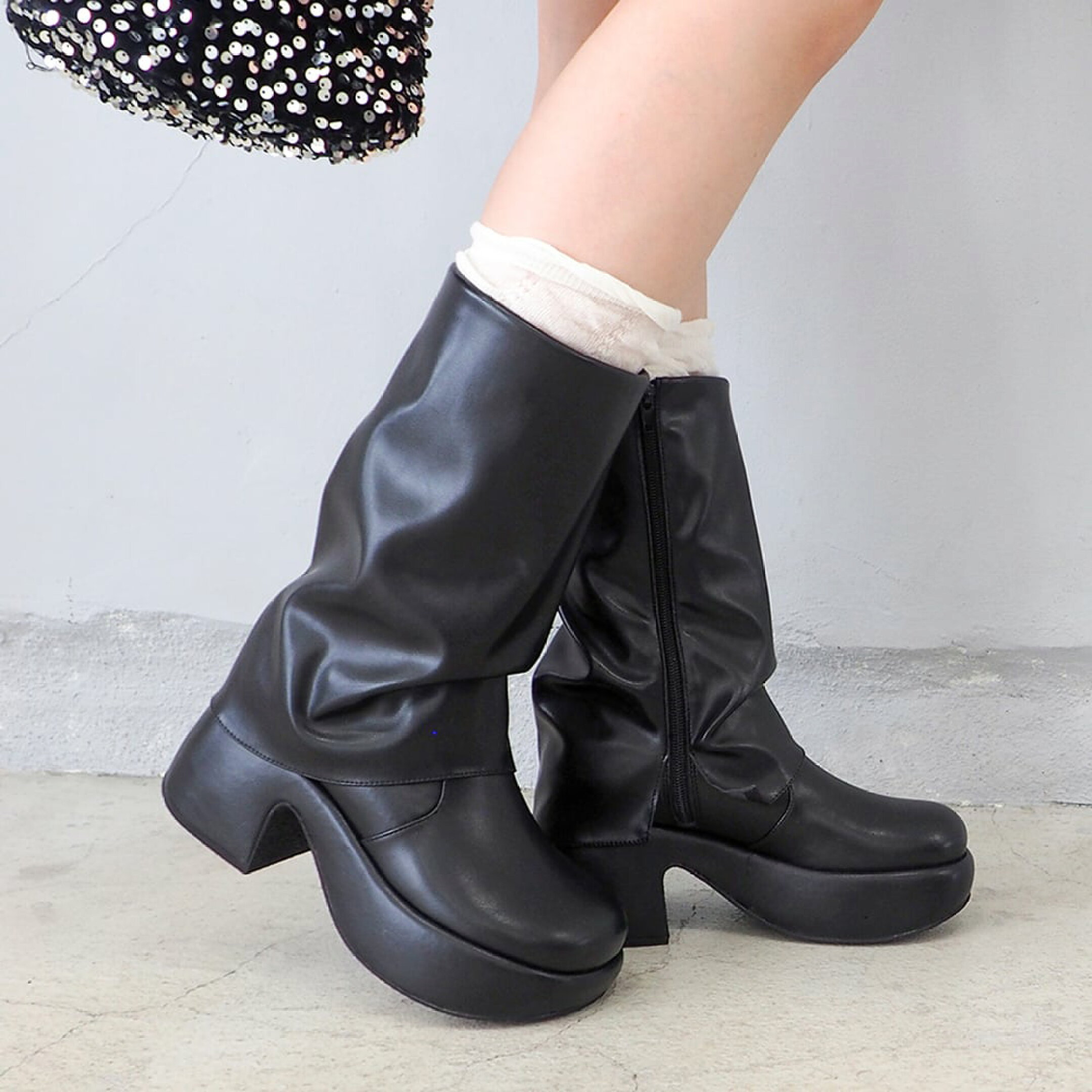 靴下をちら見せして気分を変えるのもアリ