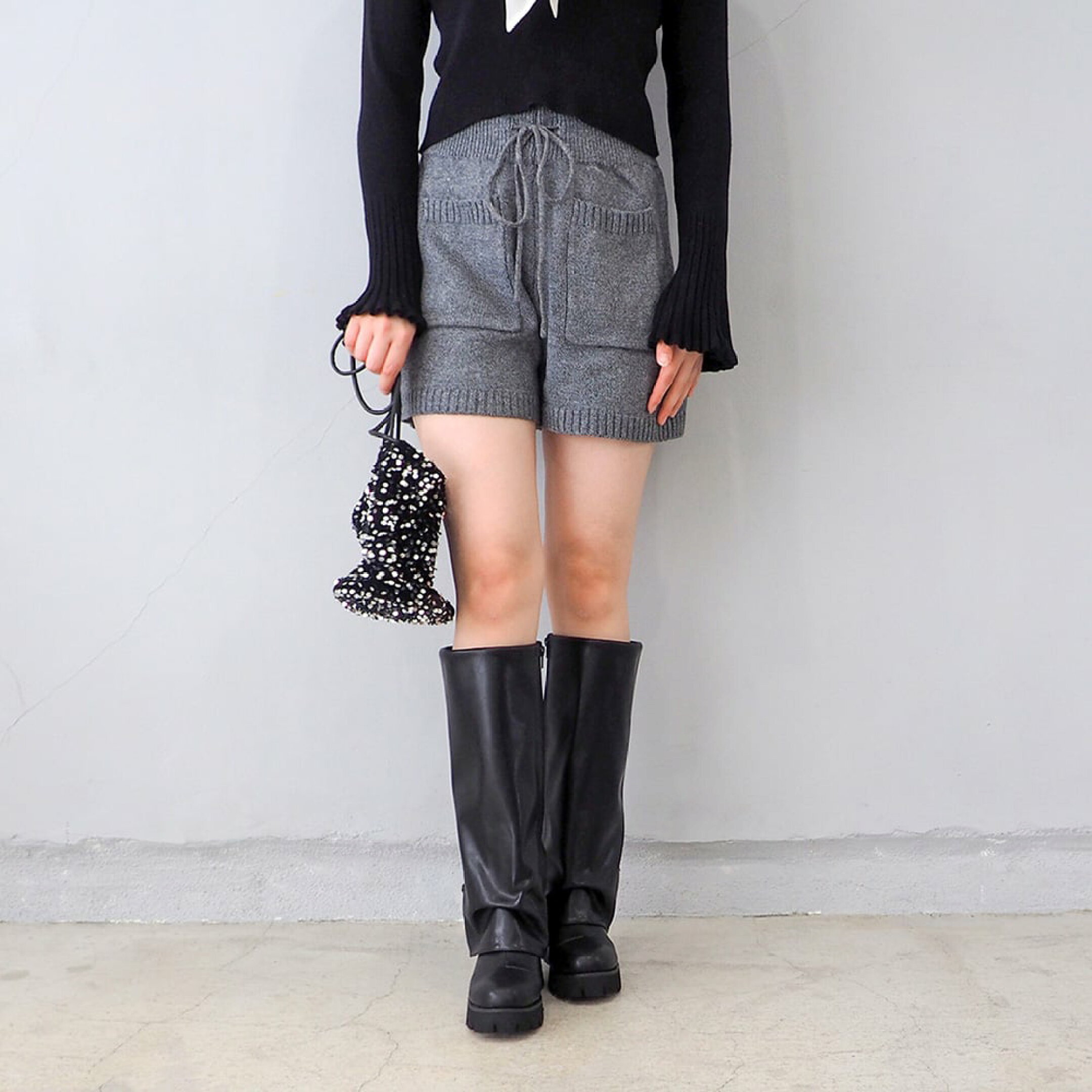 脚を出したくない方はタイツなどと合わせてもアリです◎