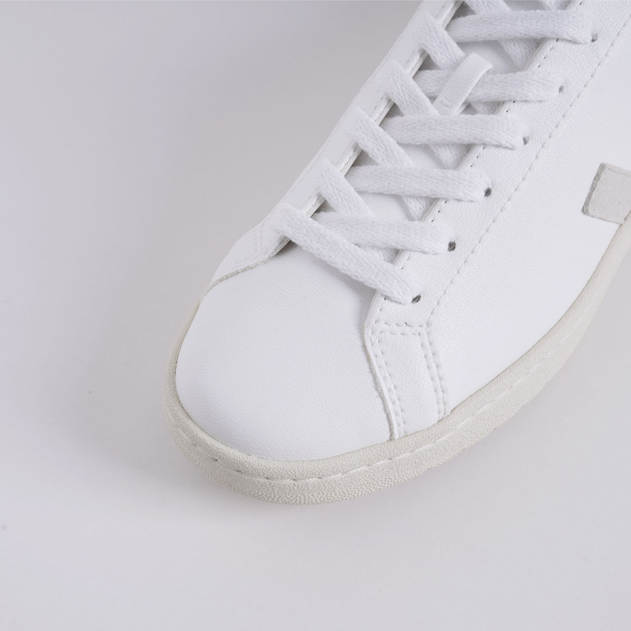 Veja Urca Cwl Sneaker in White Save 1% Womens Trainers Veja Trainers 