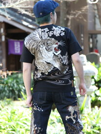 【絡繰魂・粋】 信長の銀燭虎 総刺繍 Tシャツ｜ 和柄 ティーシャツ 半袖 通販 メンズ レディース ユニセックス 春 春服 夏 夏服 オールシーズン 白 ホワイト 黒 ブラック M L XL LL 2L XXL 3L 人気 からくり ブランド 流儀圧搾 METHOD 虎 竹虎
