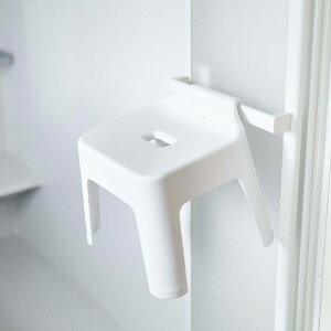 tower タワー 引っ掛け風呂イス (ホワイト) 引っ掛ける 浮かせる 衛生的 おしゃれ バス用品 THYZ21AW■ 山崎実業※メーカー直送品【仕入れ商品のためクーポン対象外】