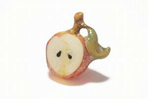 『 リンゴの マスクアクセサリー 』【 Wadou-koubou 和道工房 】かわいい りんご 林檎 アップル お洒落 マグネット 簡単 ユニーク 果物 フルーツ 磁石 雑貨 小物 メルヘン 可愛い くだもの キュー