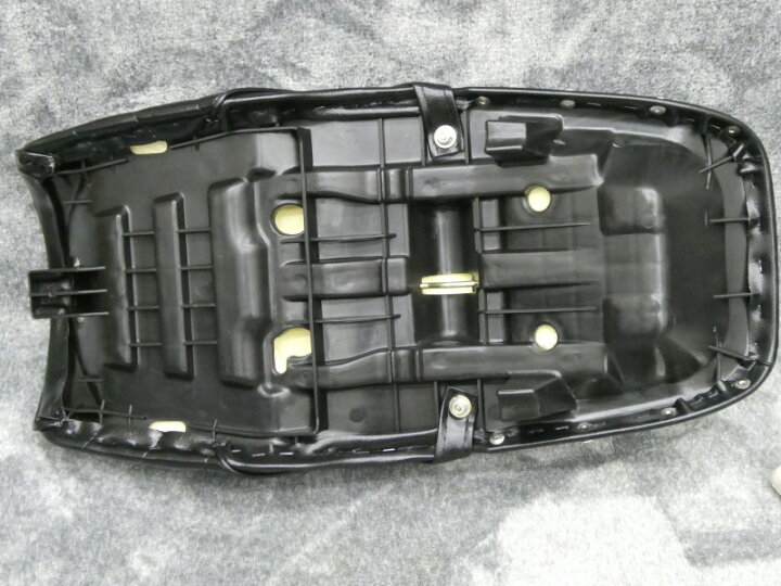 楽天市場】NC31 鋲打ち 黒皮 タックロールシート / CB400SF 
