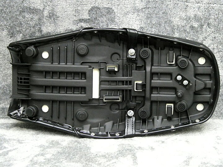 楽天市場】XSR125 鋲打ち 黒皮 タックロールシート /ブラック RE46J 