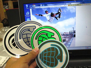 Thunder Trucks 10.5×10.5cm XP[g{[h XebJ[ T_[gbN