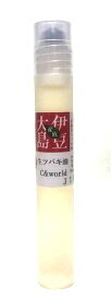伊豆大島の生ツバキ油ロールオン 10ミリ 　目元口元、くちびる、指先などお肌どこでもお使い頂けます。乾燥対策にも全身にお勧めです。ボトル先端のボールを肌にあてながらコロコロとマッサージしながら転がすだけで、滴量の椿油をぬり込む事が出来ます。男性女性ギフト