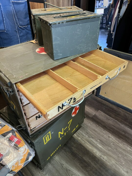 新春お値下げ】チェコ軍メディカルボックス