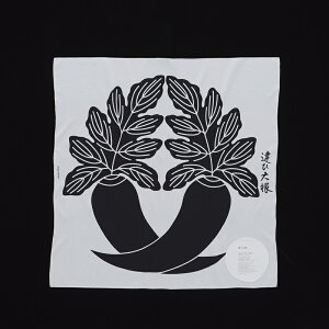 KAMON 家紋 風呂敷 丈夫なシルクの風呂敷 日本の伝統的なグラフィックデザイン 〈違ひ大根〉/D-BROS