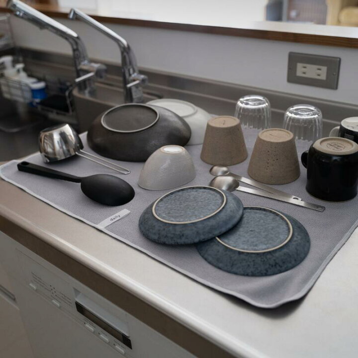 楽天市場 今日使った食器はこれ一枚でピカピカに 水滴をぐんぐん吸いとり 拭きあとも残らない ちょっと大き目の Dailyオリジナル食器拭きクロス ムクリ Daily Mukuri デイリー マイクロファイバークロス キッチンクロス ふきん クロス ティータオル Daily Mukuri
