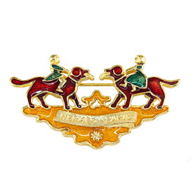 【美品】HERMES 七宝焼き 少女と犬 ブローチ メタル レッド イエロー グリーン ゴールド金具 ブランドアクセサリー 5539217m【中古】