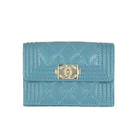 【美品】CHANEL ボーイシャネル スモール フラップウォレット 三つ折り コンパクト財布 A84432 グレインドカーフスキン キャビアスキン ブルー ゴールド金具 ブランドウォレット 5s25470MT【中古】