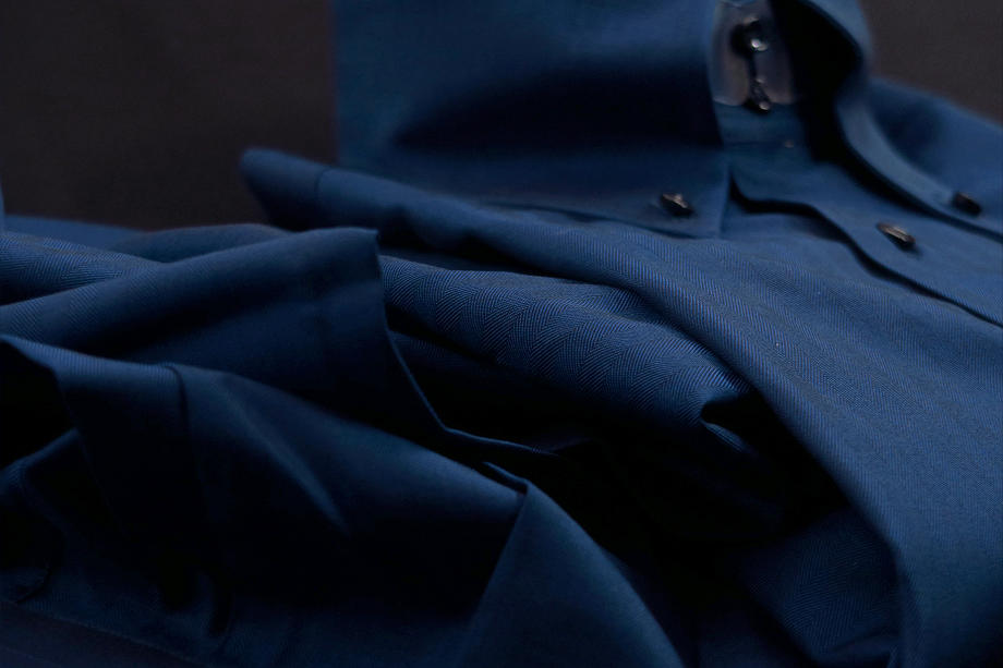 ★ちよっと艶やかに華紺ブルーは光沢美しくコットンです・・織物の陰影繊細に魅惑色は光の具合で表情を変えます ★イタリアシャツ DANROMA ドゥエボットーニ TESTA BOLSENA 5U01_D92 HERRIGBONE