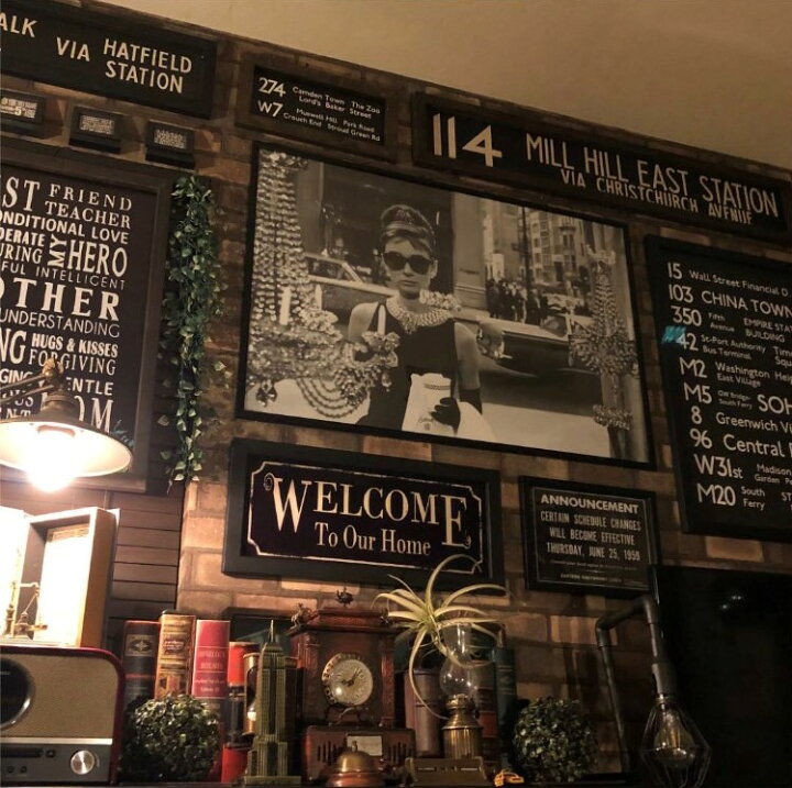 楽天市場 オードリーヘップバーン ティファニーで朝食を 超超特大アートポスター 額付き ブルックリン 男前インテリア オードリーヘップバーン Brooklyn カフェインテリア ヨーロピアンインテリア Newyork アメリカンアンティーク バスロールサイン