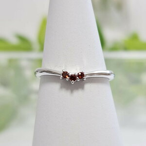12月12日まで限定クリスマス早割り得得ポイント20倍♪1月の誕生石ガーネットのVシンプルリング日本製シルバー925納期10日前後1.5mmのガーネットを3ピース挟むように留めたシンプルなリングシ