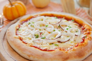 送料3枚まで送料1250円6枚まで1550円♪日本海のイカと白ネギ冷凍ピザ1枚22cmアソート日本海で水揚げされた島根の新鮮なイカを地元の漁師さんと契約採れたてのイカをたっぷりとトッピング水