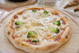 シーフード冷凍ピザ1枚22cmアソート3枚まで送料1250円ナチュラルチーズ、エビ、あさり、イカ、貝柱、ブロッコリー、ピザソース(トマト、ニンニク、玉ネギ、人参、セロリ)、アンチョビ、ひまわり油、オレガノ入りの贅沢シーフードピザです♪