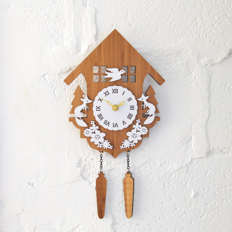 竹でできた優しいデザインの時計です DECOYLAB 新発売 デコイラボ CUCKOO B 時計 壁掛け 完売 可愛らしい動物のシルエットや自然をイメージできるようなデザインです 竹でできたナチュラルな素材で 鳩時計 カッコー かわいい カチカチ音がしない静音設計です